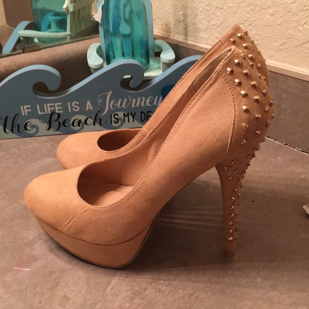 Shoes - Picture 2 of 6